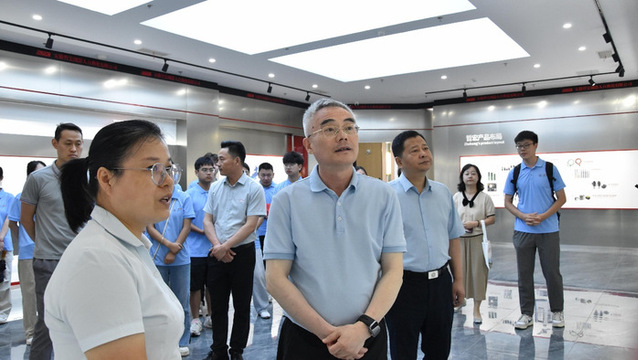 <a href='/6f/0a/c8260a159498/page.html' target='_blank' title='邬平川书记看望慰问三下乡师生'>邬平川书记看望慰问三下乡师生</a>