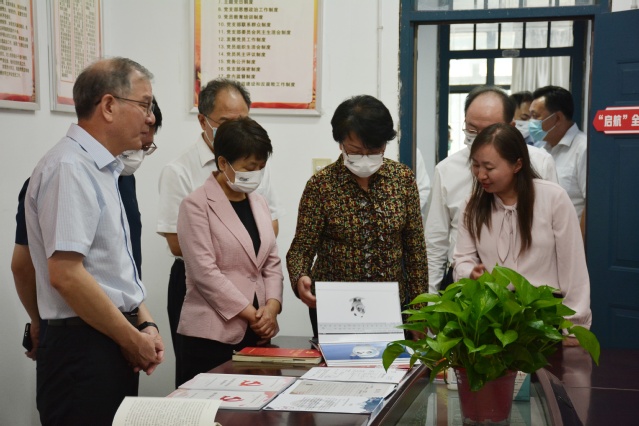 <a href='/9a/4b/c4153a105035/page.html' target='_blank' title='翁铁慧考察学院“启航”全国样板党支部工作室'>翁铁慧考察学院“启航”全国样板党支部工作室</a>